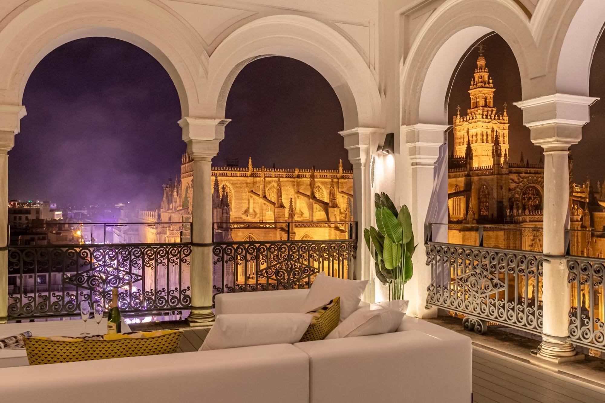 Isg Apartments The Most Exclusive Apartment In Sevillaparking Buitenkant foto