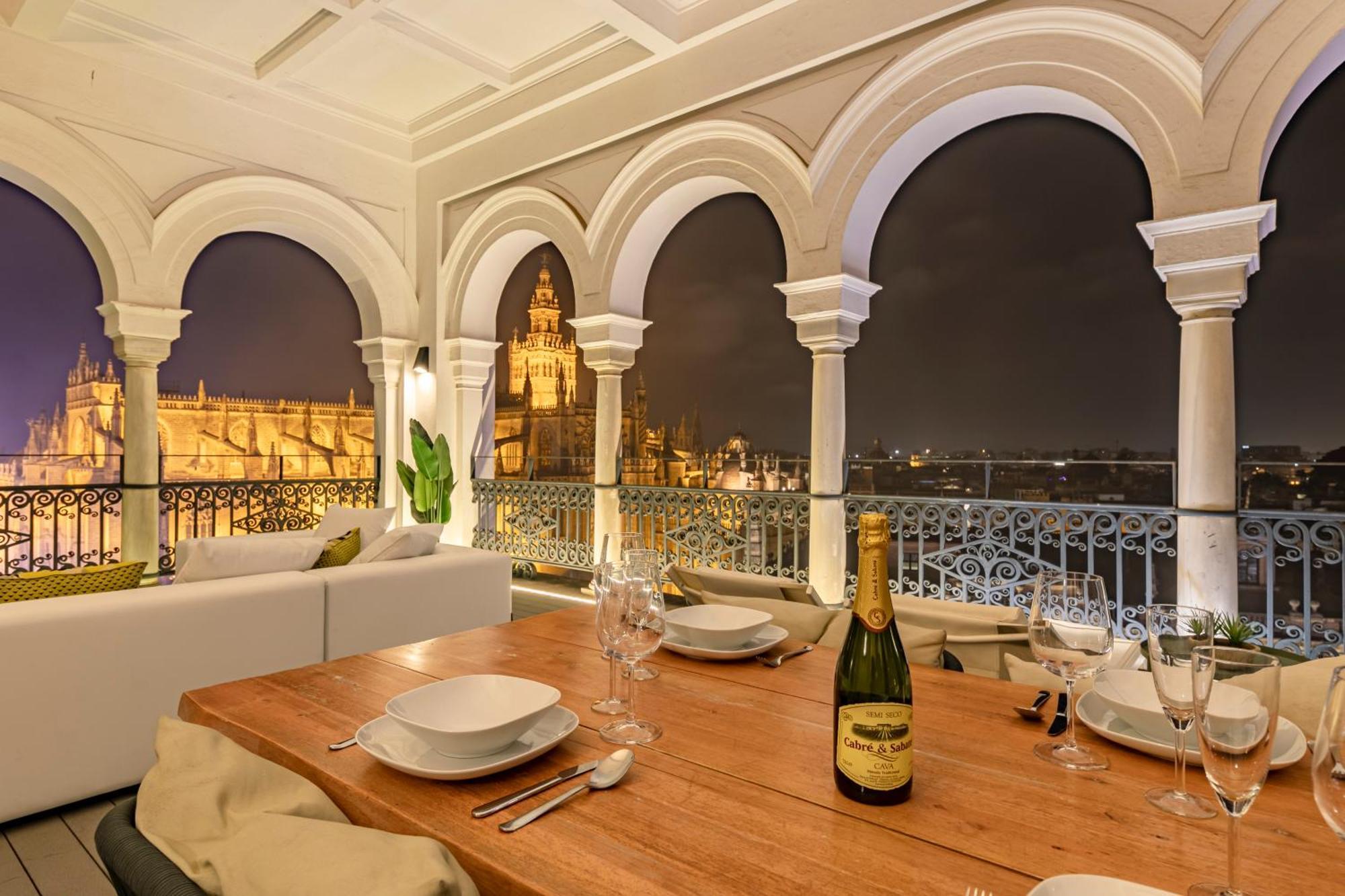 Isg Apartments The Most Exclusive Apartment In Sevillaparking Buitenkant foto