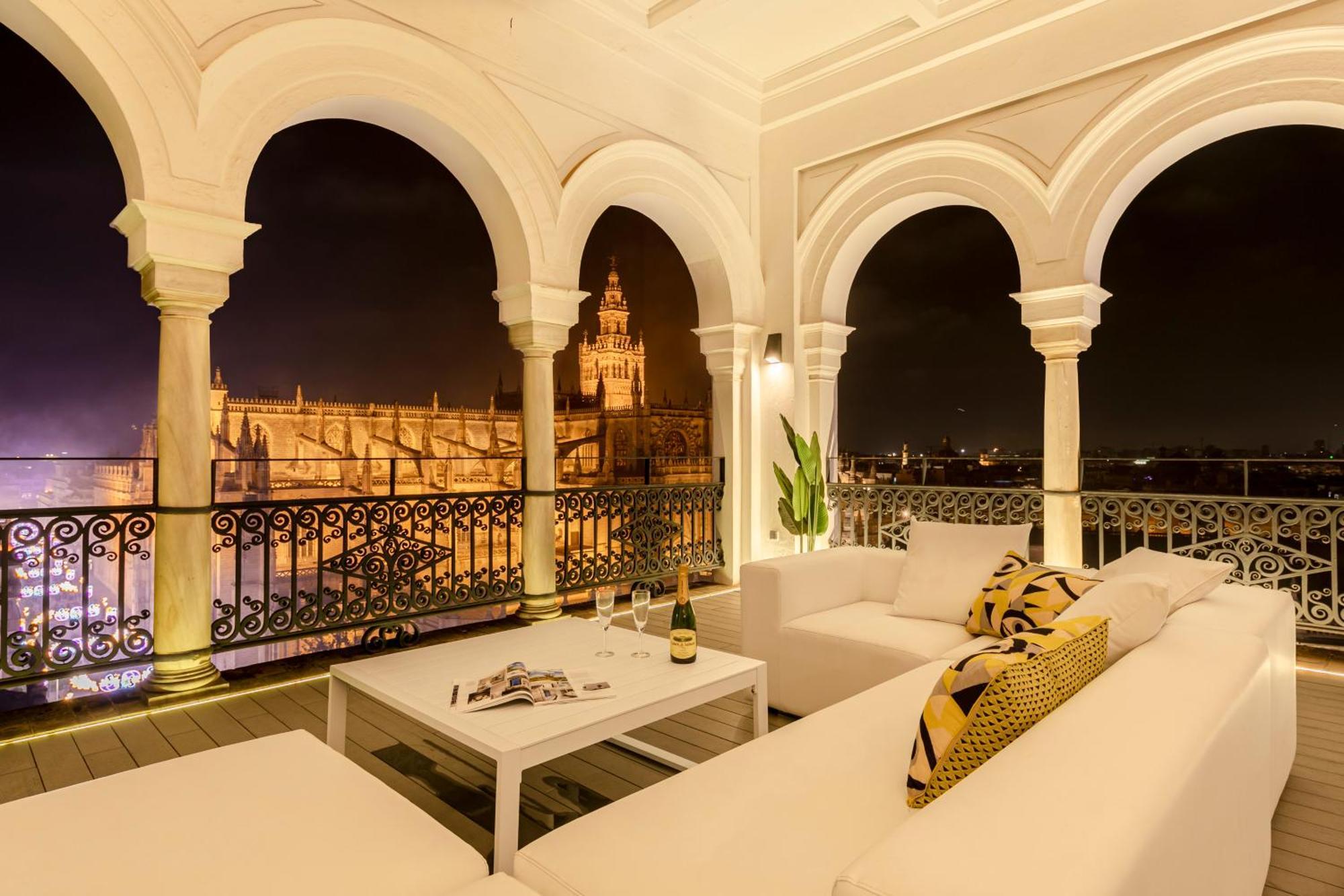 Isg Apartments The Most Exclusive Apartment In Sevillaparking Buitenkant foto