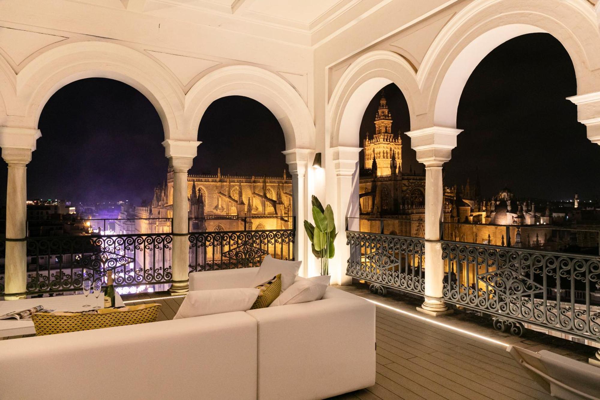 Isg Apartments The Most Exclusive Apartment In Sevillaparking Buitenkant foto
