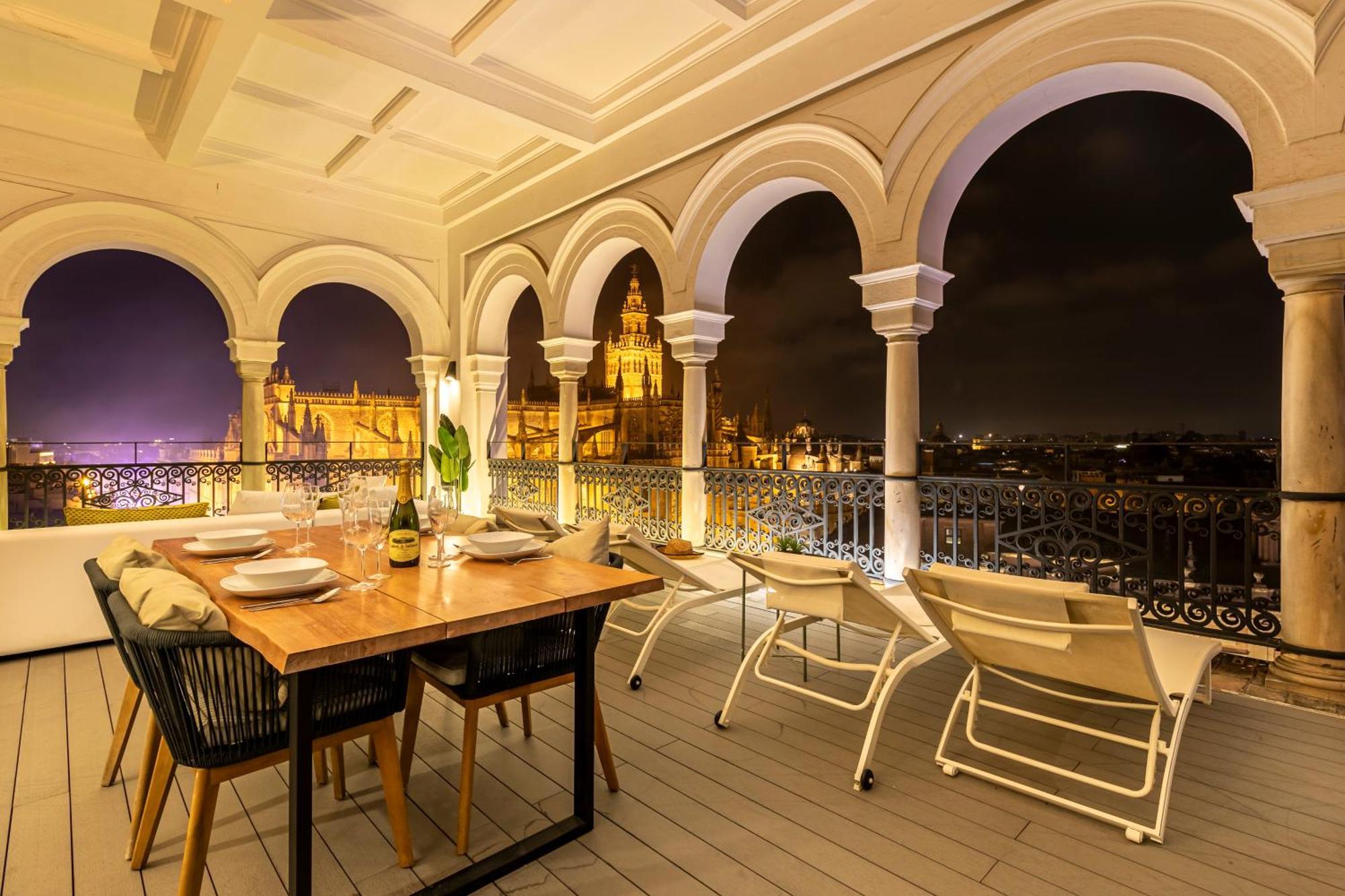 Isg Apartments The Most Exclusive Apartment In Sevillaparking Buitenkant foto