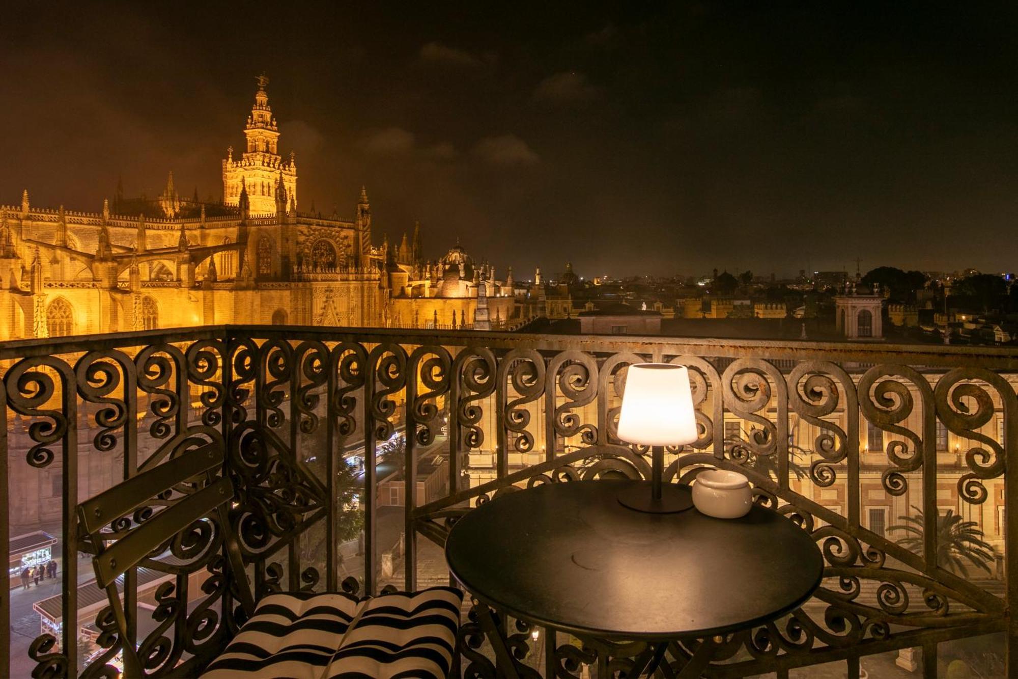 Isg Apartments The Most Exclusive Apartment In Sevillaparking Buitenkant foto