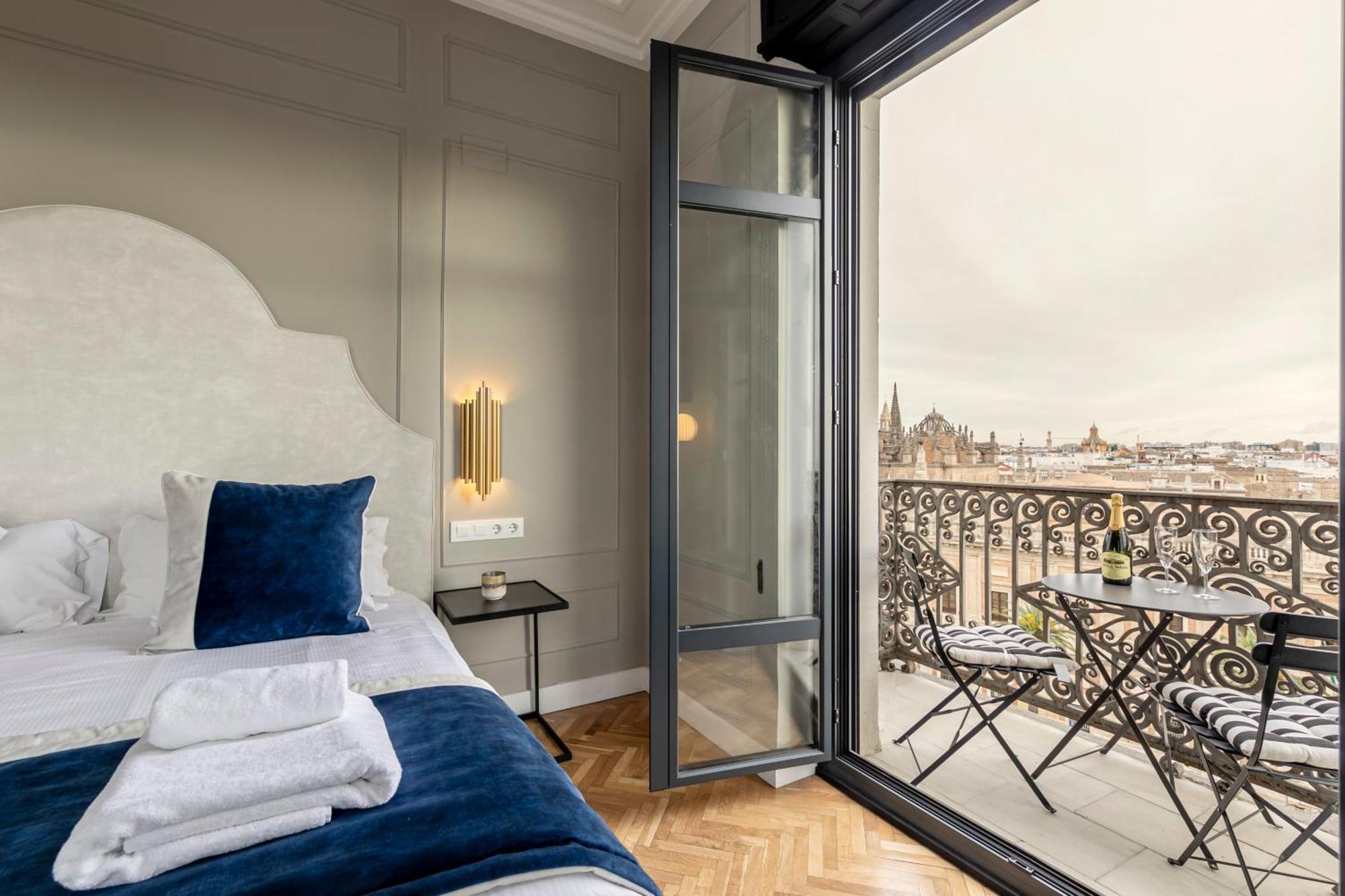Isg Apartments The Most Exclusive Apartment In Sevillaparking Buitenkant foto