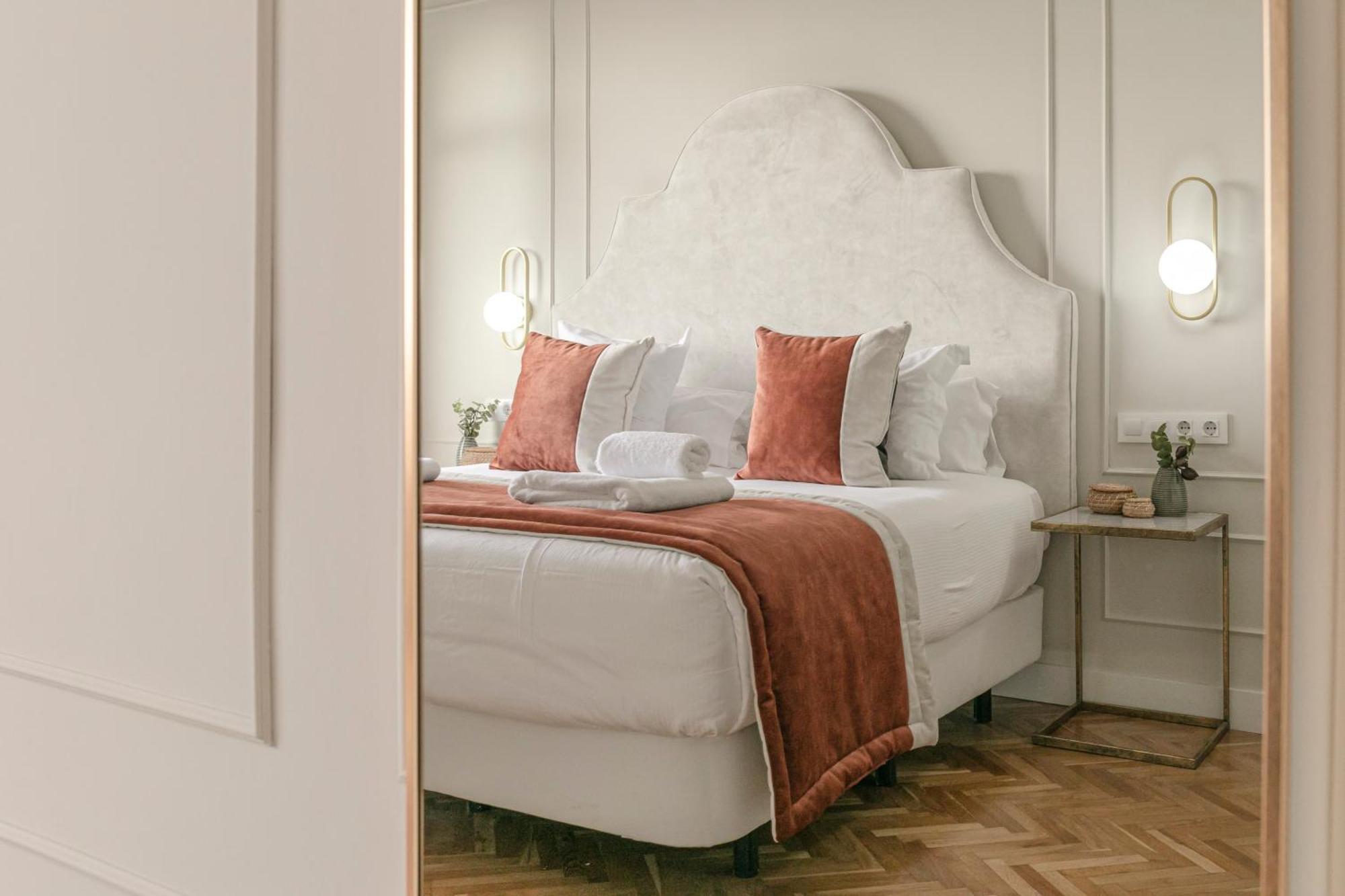 Isg Apartments The Most Exclusive Apartment In Sevillaparking Buitenkant foto