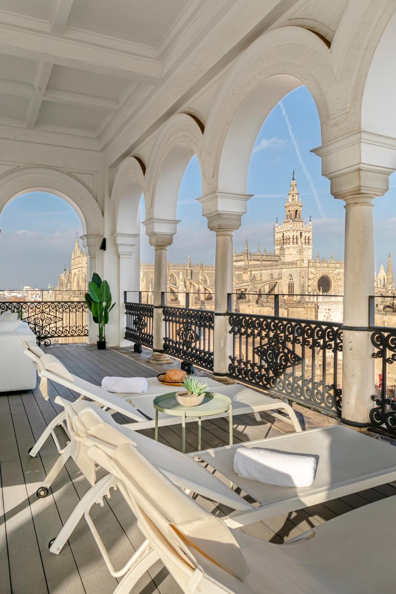 Isg Apartments The Most Exclusive Apartment In Sevillaparking Buitenkant foto