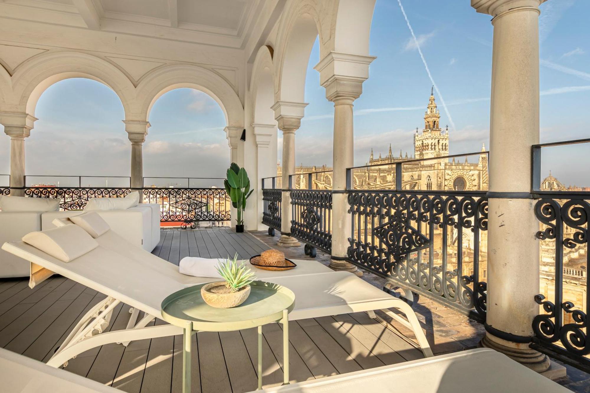 Isg Apartments The Most Exclusive Apartment In Sevillaparking Buitenkant foto