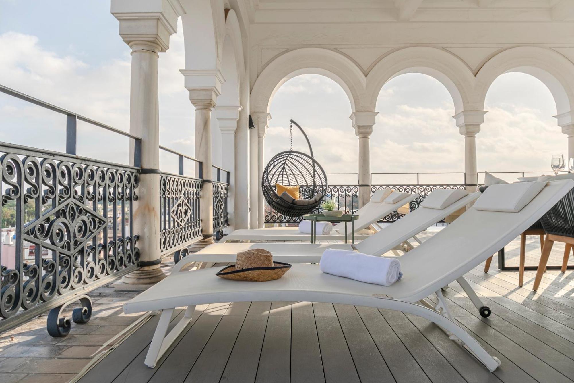 Isg Apartments The Most Exclusive Apartment In Sevillaparking Buitenkant foto