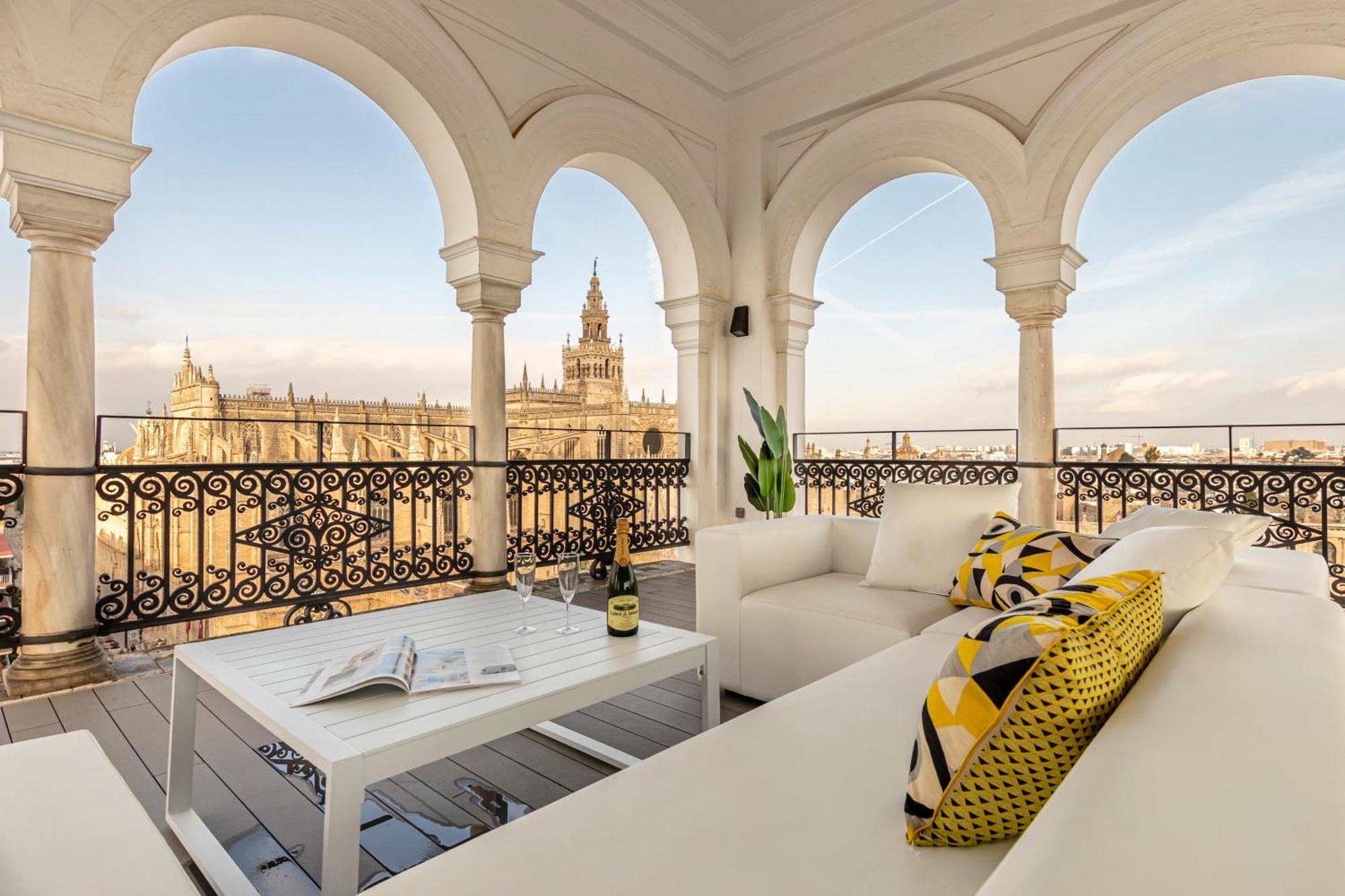 Isg Apartments The Most Exclusive Apartment In Sevillaparking Buitenkant foto