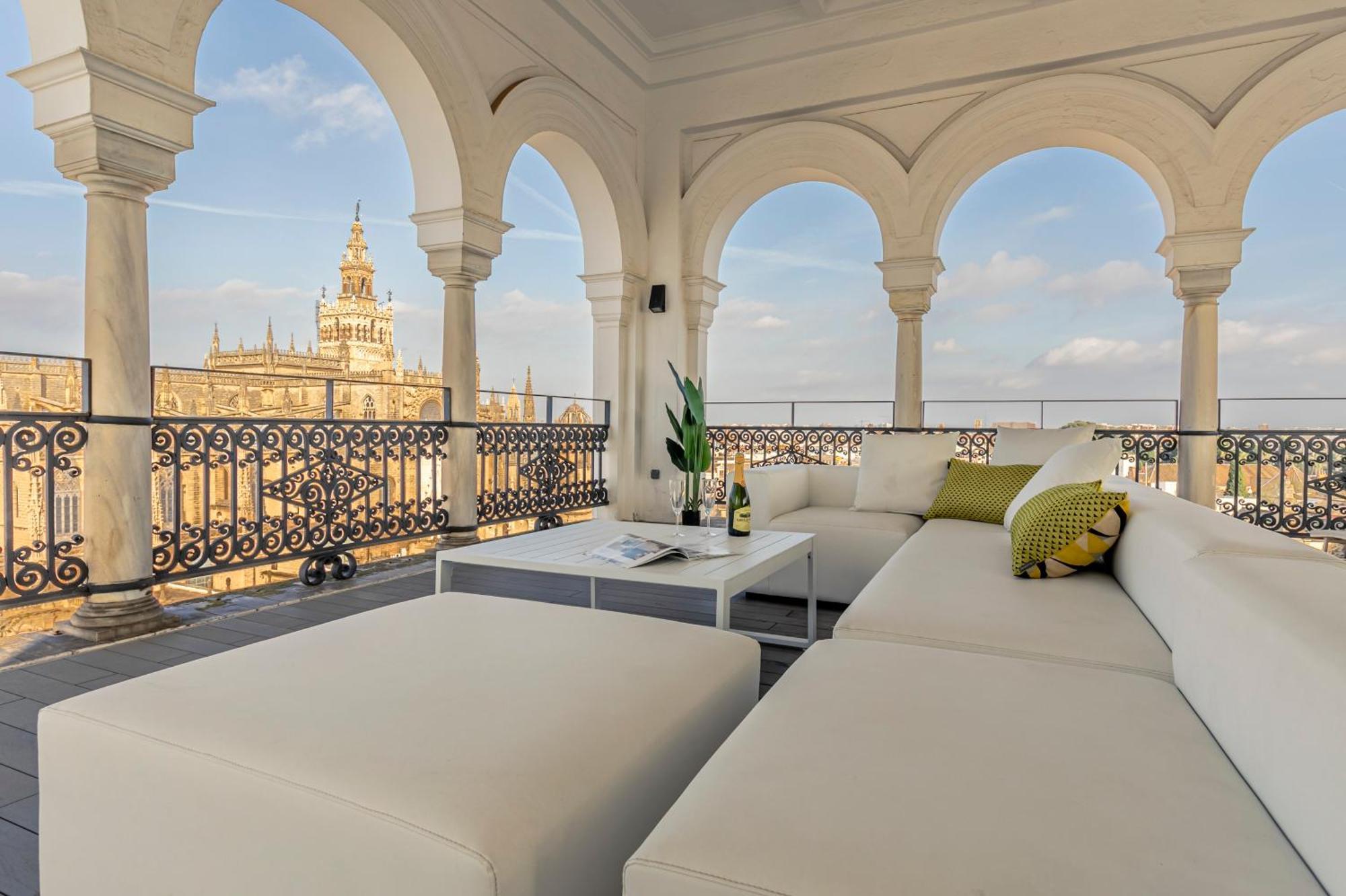 Isg Apartments The Most Exclusive Apartment In Sevillaparking Buitenkant foto