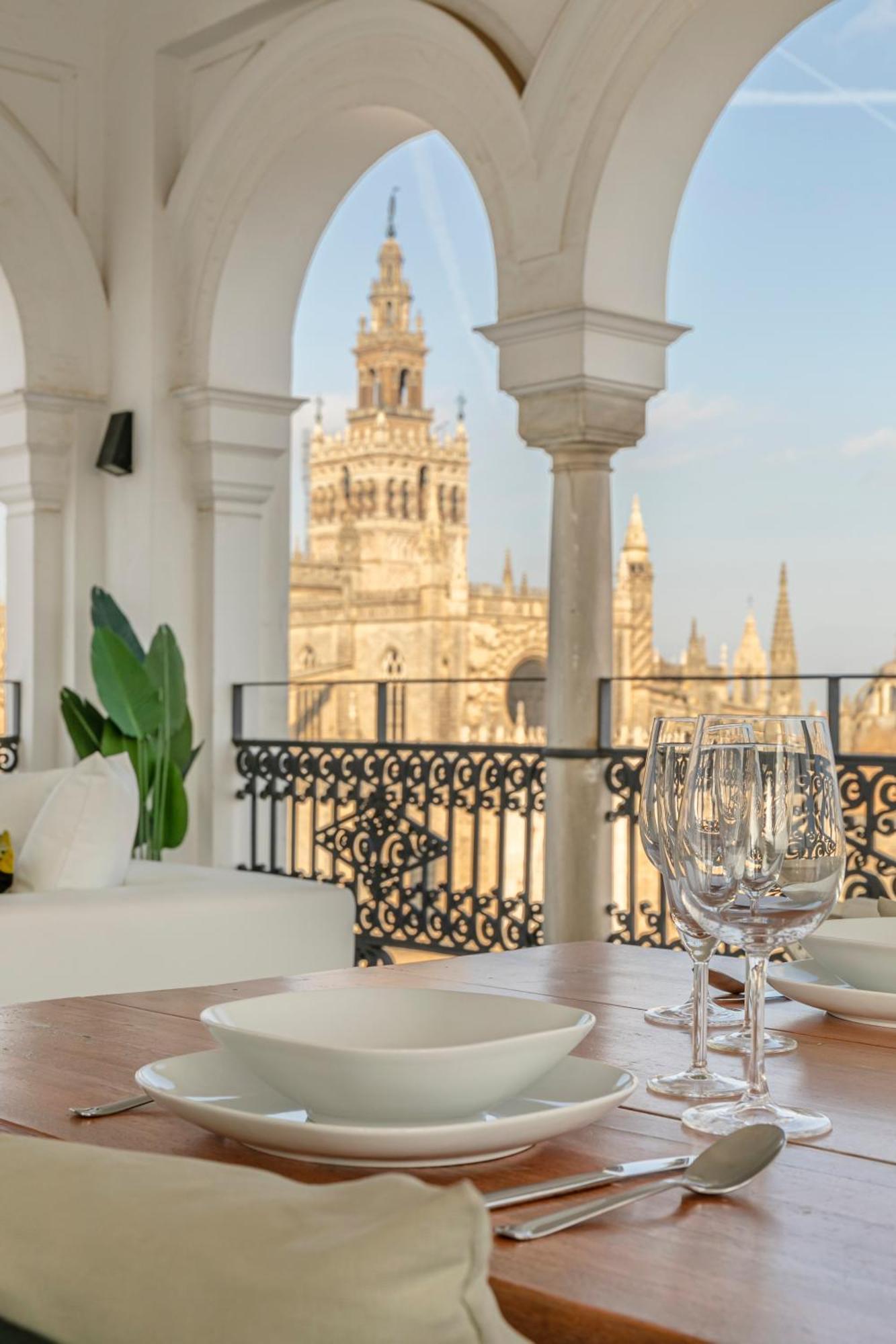 Isg Apartments The Most Exclusive Apartment In Sevillaparking Buitenkant foto
