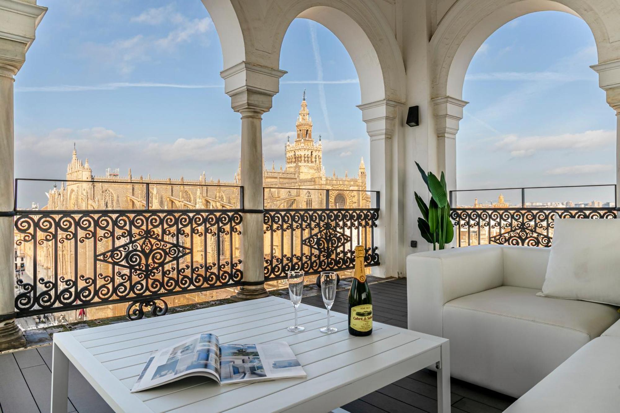 Isg Apartments The Most Exclusive Apartment In Sevillaparking Buitenkant foto
