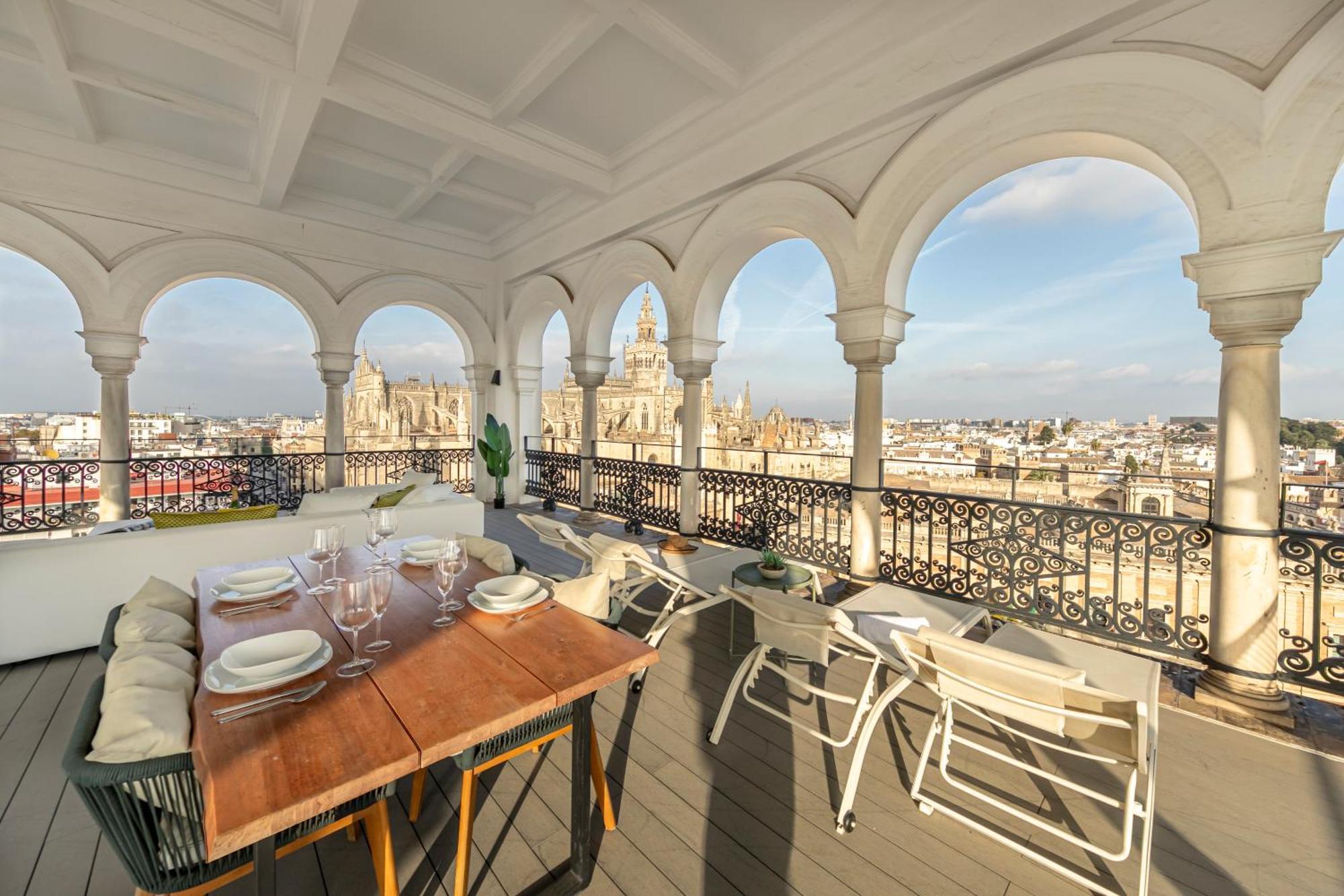 Isg Apartments The Most Exclusive Apartment In Sevillaparking Buitenkant foto